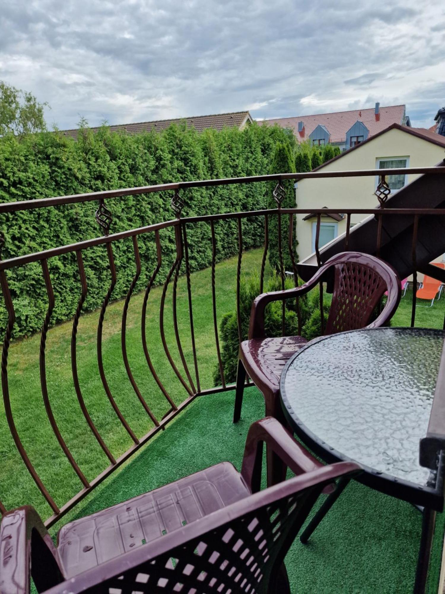 レバル Morska Perla Bed & Breakfast エクステリア 写真
