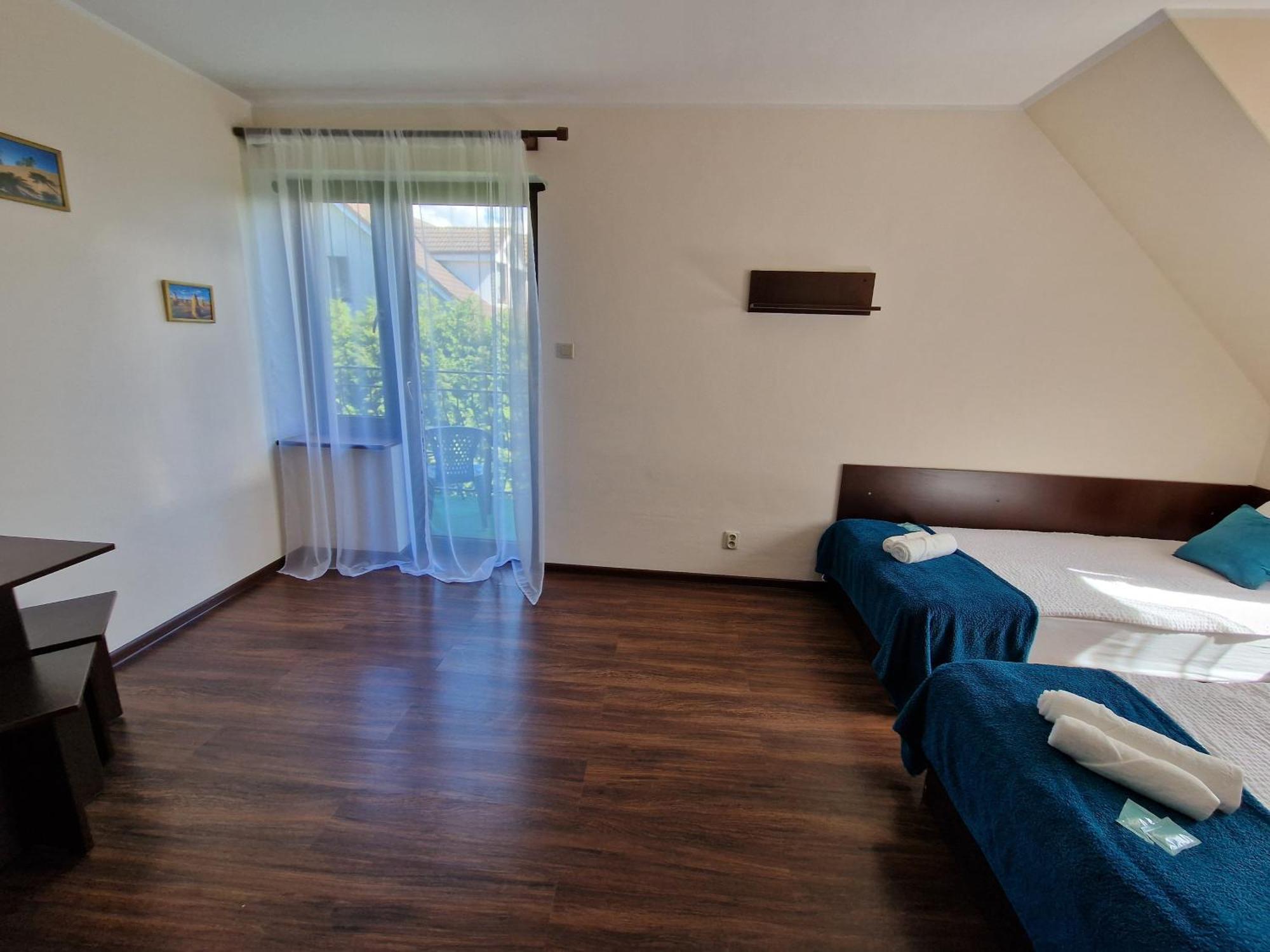 レバル Morska Perla Bed & Breakfast エクステリア 写真