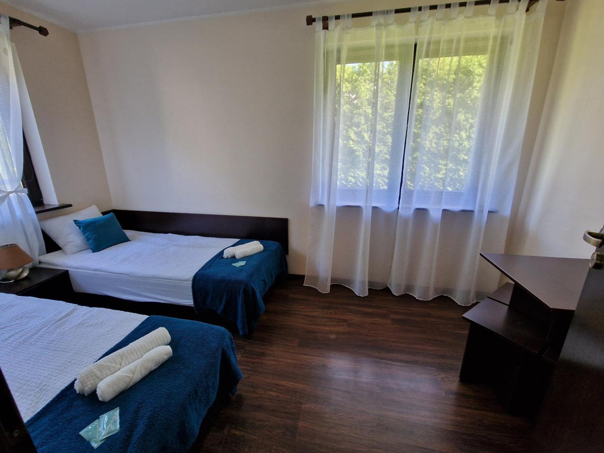 レバル Morska Perla Bed & Breakfast エクステリア 写真