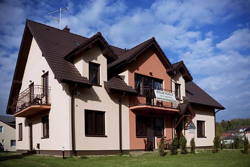 レバル Morska Perla Bed & Breakfast エクステリア 写真